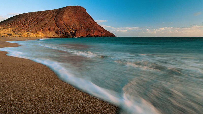 Montana Roja Beach w El Medano - Wycieczki po Teneryfie po polsku